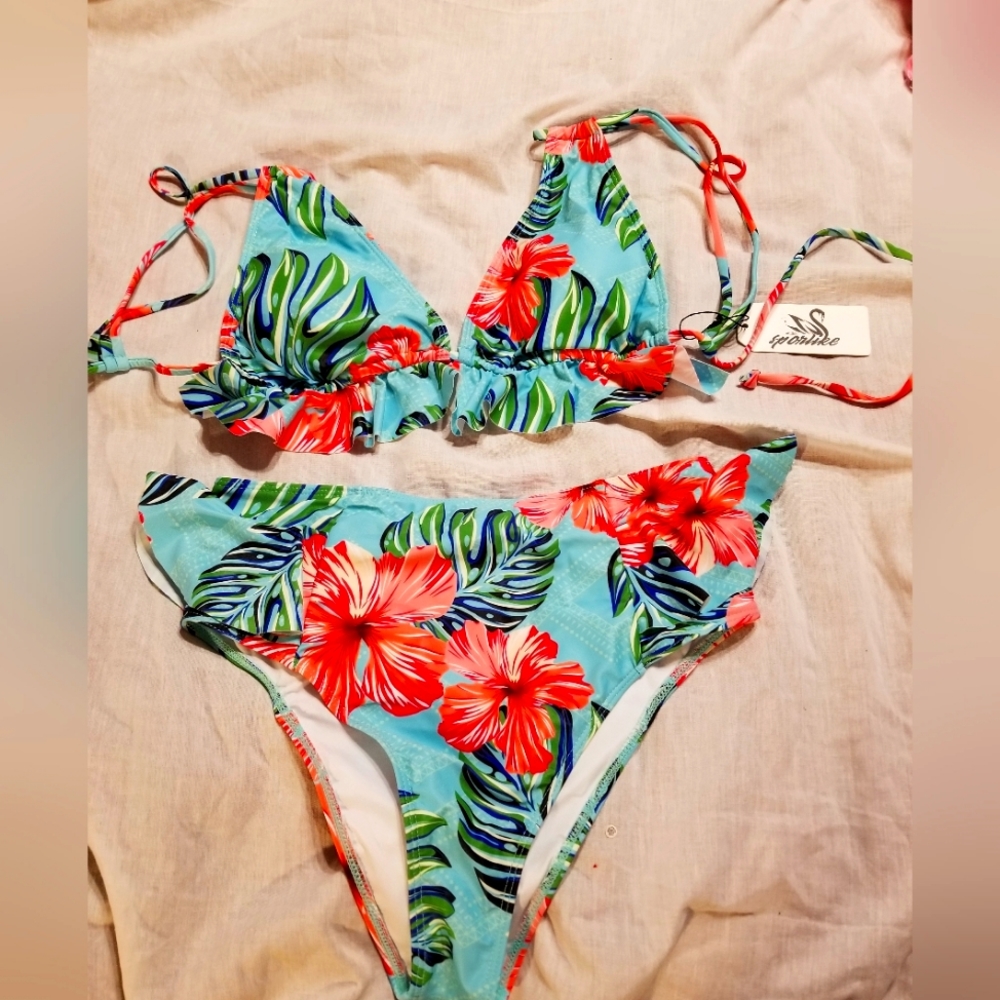 Sporlike 2 pc bikini ruffle detail medium nwt